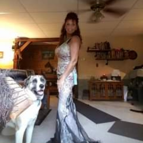 Gown - Picture 2 of 11